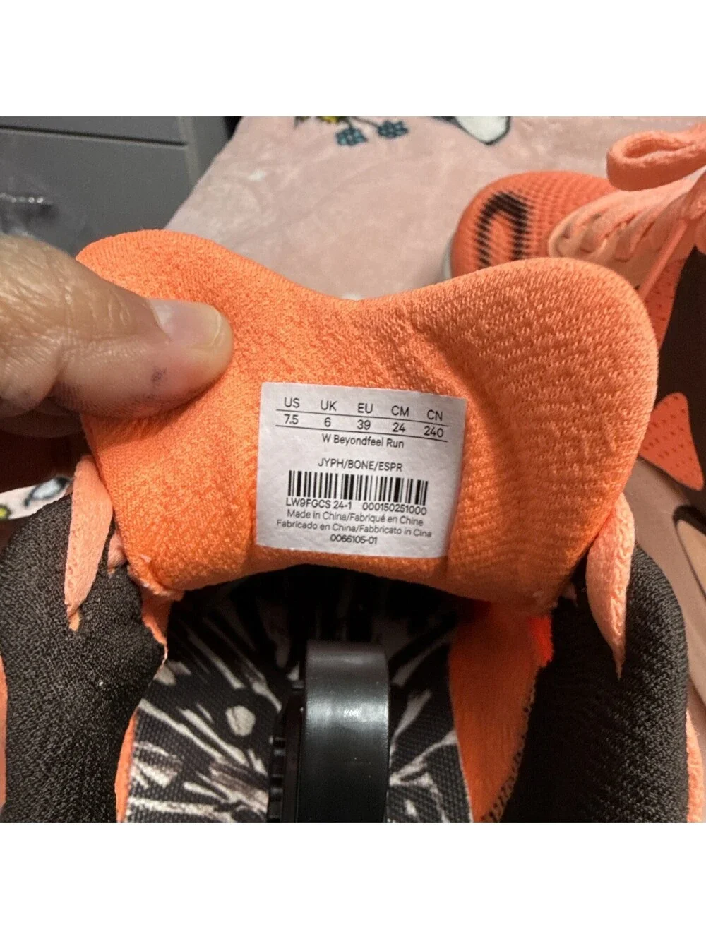 lululemon Beyondfeel Run Women’s Orange/Black Low Top Lace-Up Logo Athletic